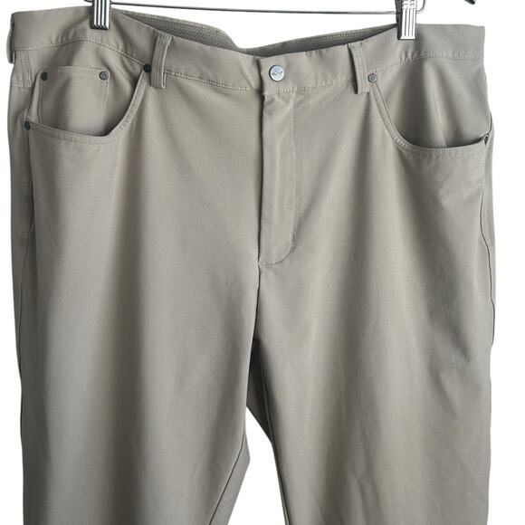 Greg Norman Men Golf Tech Pants 40X20 Beige Pockets Stretch Comfort Leisure - Picture 11 of 12